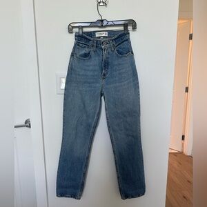 Abercrombie & Fitch Curve Love Ultra High Rise 90s Straight Jean 23 extra short